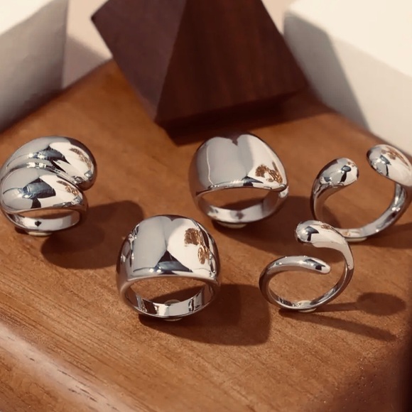 ✨✨Platinum Plated (5) Stock Ring✨Adjustable✨✨ - Picture 2 of 5